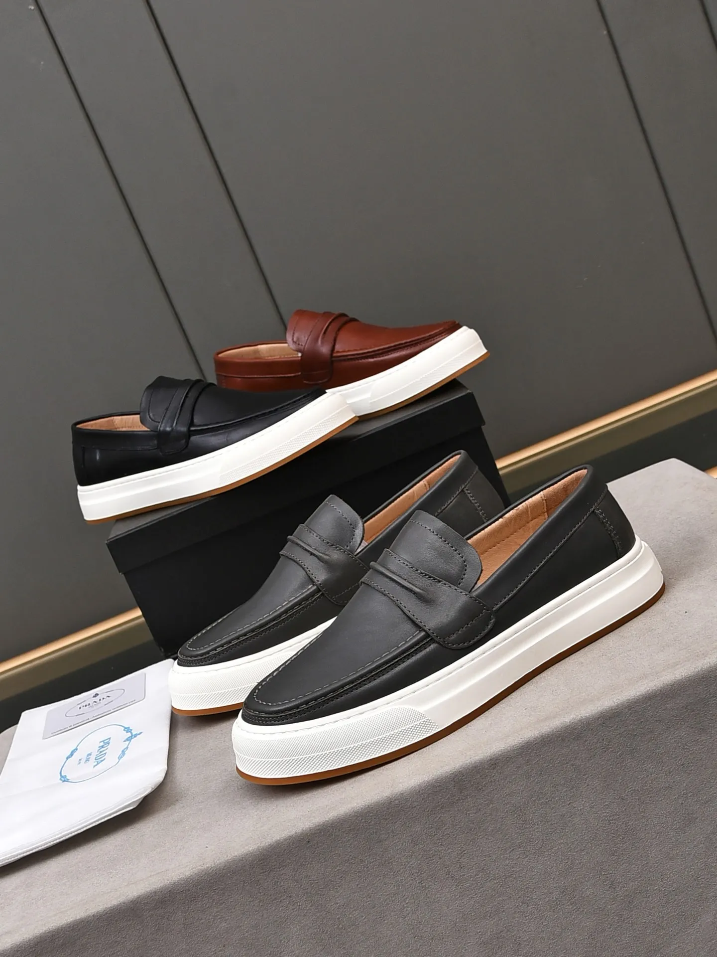 👟👟👟Men's Men's Shoes💰P440 [Top Cowhide]🆕🔥New Updates🔥👟PRADA (Prada) new products are released, imported soft cowhide, fashionable to allow air to penetrate the entire shoe, Niu B's shoes [strong] bring an extremely comfortable and breathable feeling! Beautiful inside and out! Exquisite workmanship, top-grade cowhide material, 😌Size: 38~44, single color choice.